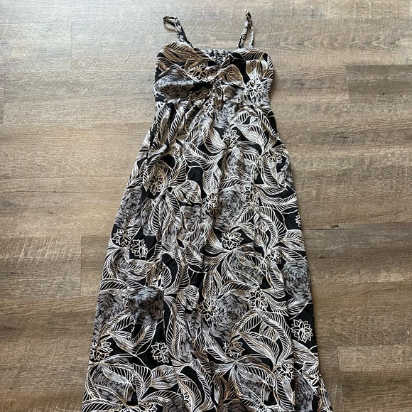 Roxy Dresses & Skirts - Small Roxy Boho Maxi Dress with Open Back